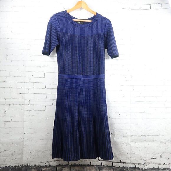 TAHARI ARTHUR S. LEVINE BLUE & BLACK SHORT SLEEVE ROUND NECK SWEATER DRESS - Picture 1 of 8